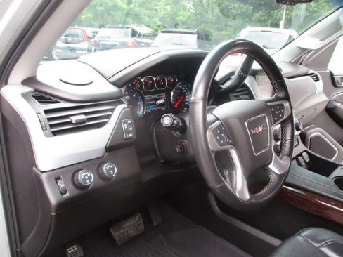 Used 2019 GMC Yukon SLT w/ Premium Edition AWD/4WD image 25