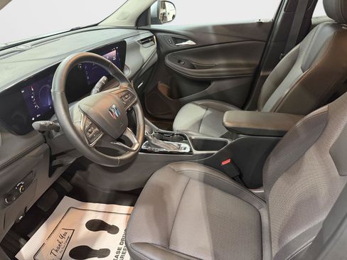 Used 2025 Buick Encore GX Preferred w/ Comfort Package AWD/4WD image 2