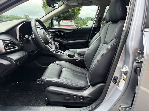 Used 2025 Subaru Outback Limited AWD/4WD image 11
