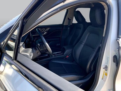 Certified 2025 Lincoln Corsair AWD w/ Equipment Group 101A image 8