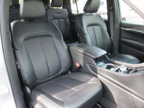 New 2026 Jeep Grand Cherokee L Limited RWD image 9