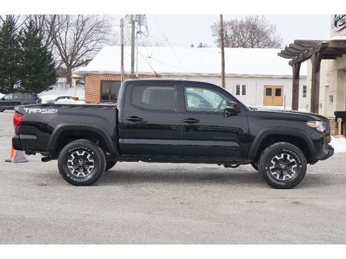 Used 2019 Toyota Tacoma TRD Off-Road w/ Technology Package image 2