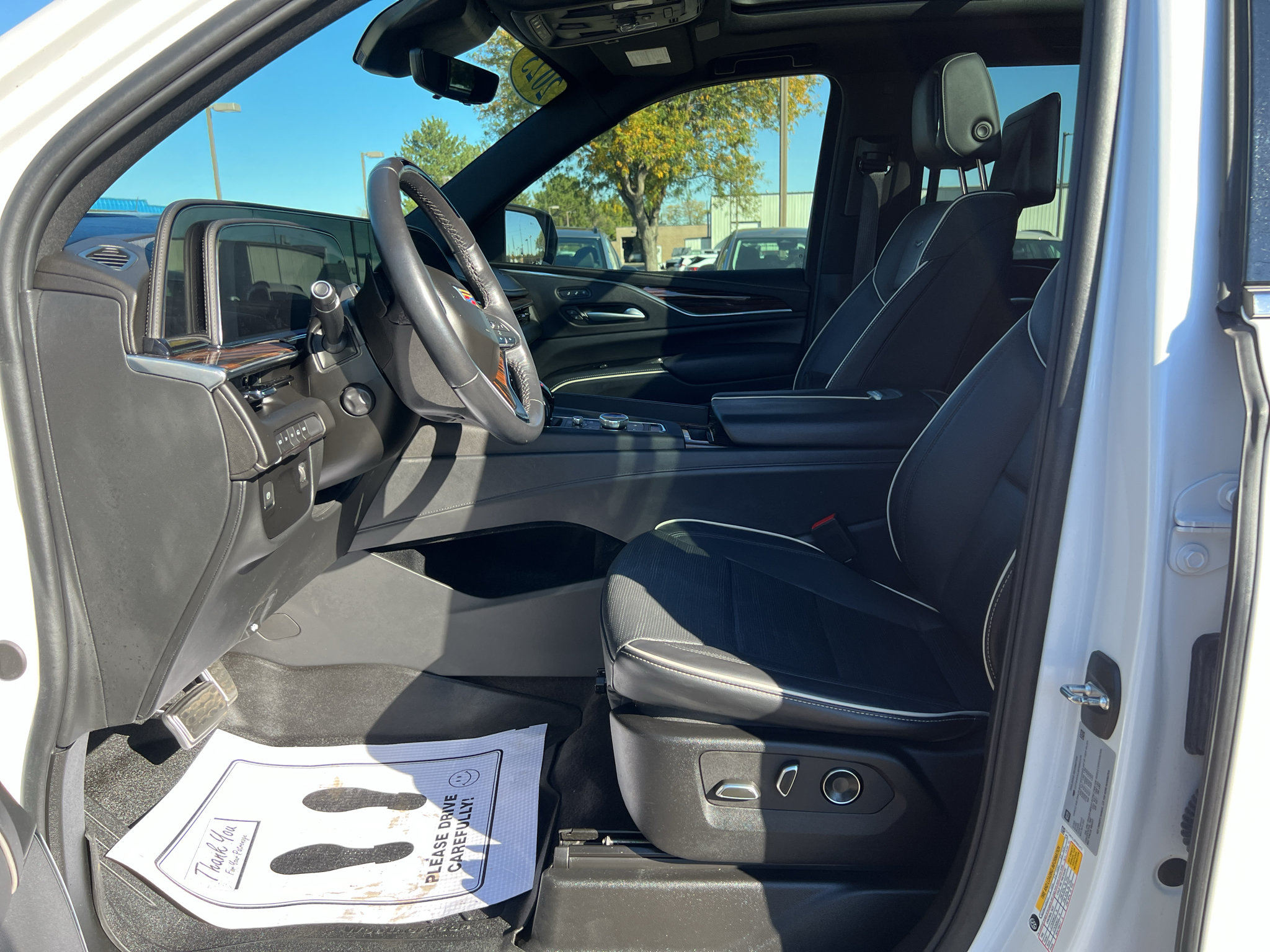 Used 2023 Cadillac Escalade ESV Premium Luxury AWD/4WD image 6