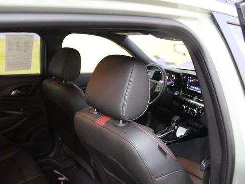 Used 2024 Chevrolet Trax RS w/ Sunroof Package FWD image 10
