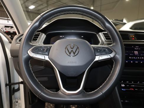 Used 2024 Volkswagen Tiguan SE image 10