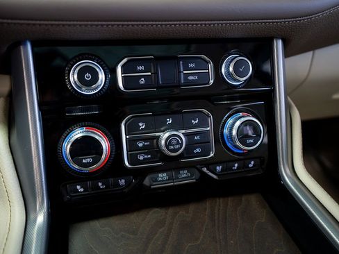 Used 2023 GMC Yukon Denali AWD/4WD image 47