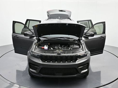 New 2025 Jeep Grand Cherokee Altitude image 45