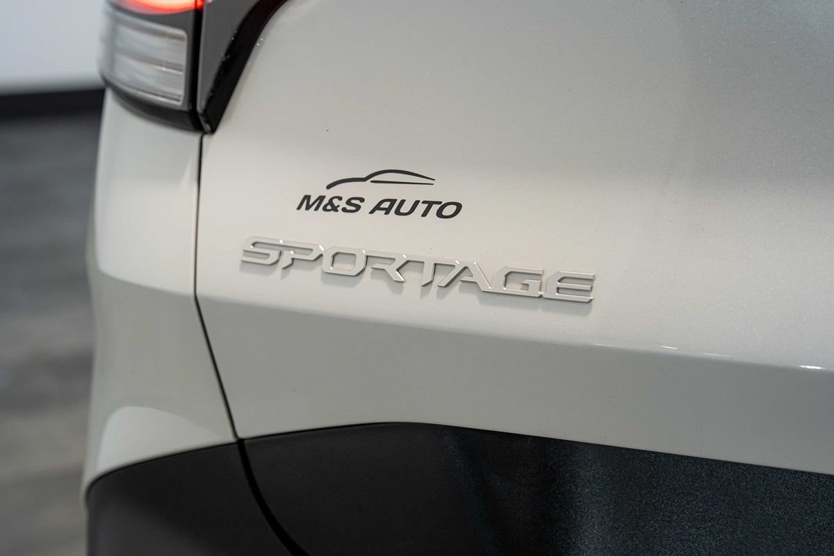 Used 2023 Kia Sportage EX AWD/4WD image 4
