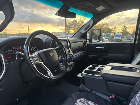 Used 2021 Chevrolet Silverado 2500 LT w/ Texas Edition image 9