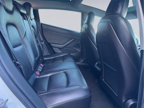 Used 2019 Tesla Model 3 Standard Range image 18