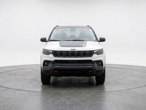 Used 2025 Jeep Compass Trailhawk AWD/4WD image 2
