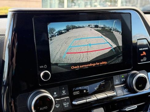 Used 2024 Toyota Highlander LE image 25