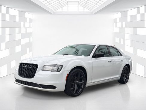 Used 2022 Chrysler 300 Touring w/ Sport Appearance Package RWD image 3