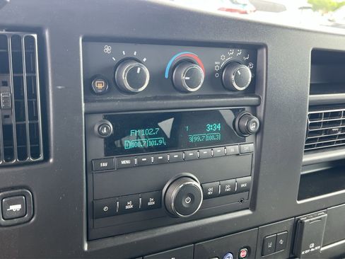 Used 2025 Chevrolet Express 3500 LT w/ LT Preferred Equipment Group RWD image 25