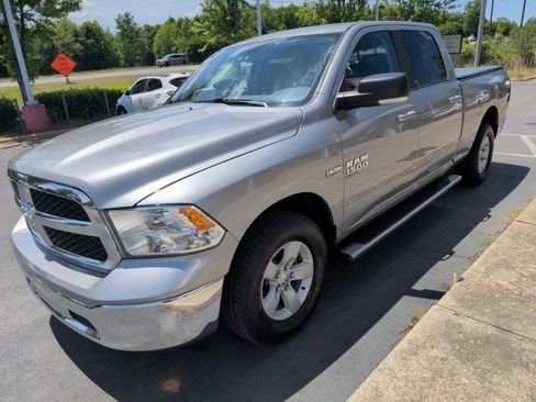 Used 2020 RAM 1500 Classic SLT w/ Luxury Group RWD image 2