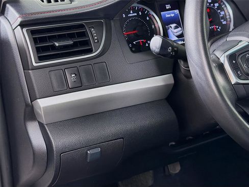 Used 2016 Toyota Camry SE FWD image 10