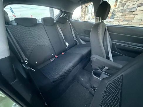 Used 2009 Hyundai Accent SE w/ Premium Equipment Pkg 4 image 11