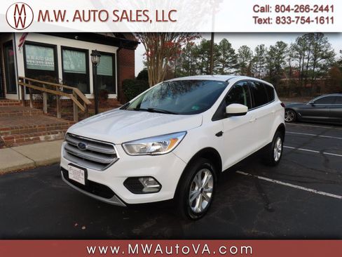Used 2019 Ford Escape SE image 1