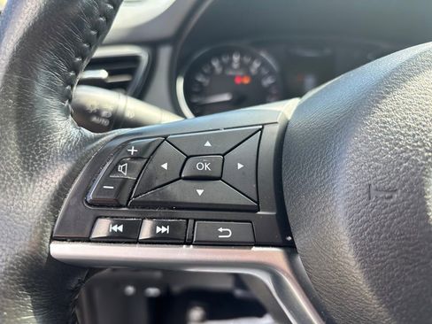 Used 2017 Nissan Rogue SV w/ SV Premium Package AWD/4WD image 20
