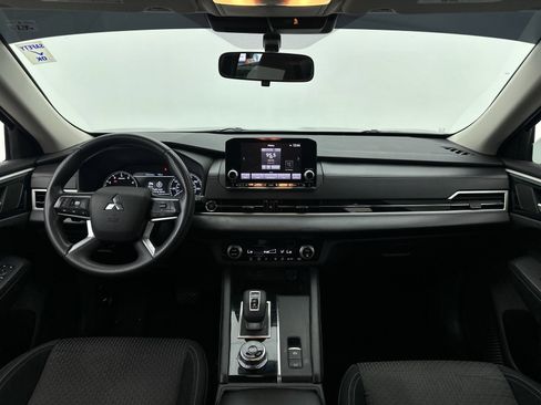 Used 2022 Mitsubishi Outlander ES image 15