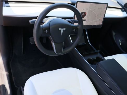 Used 2021 Tesla Model Y Long Range AWD/4WD image 12
