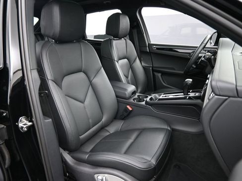 Certified 2026 Porsche Macan AWD/4WD image 29