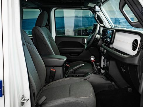 Used 2025 Jeep Wrangler Sport image 23