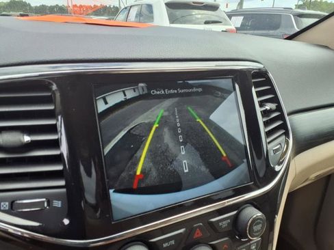 Used 2022 Jeep Grand Cherokee Laredo E image 23