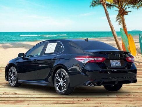 Used 2020 Toyota Camry SE FWD image 4
