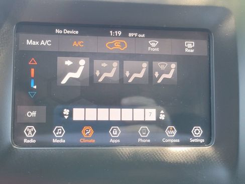Used 2019 Jeep Cherokee Latitude w/ Popular Appearance Group FWD image 23