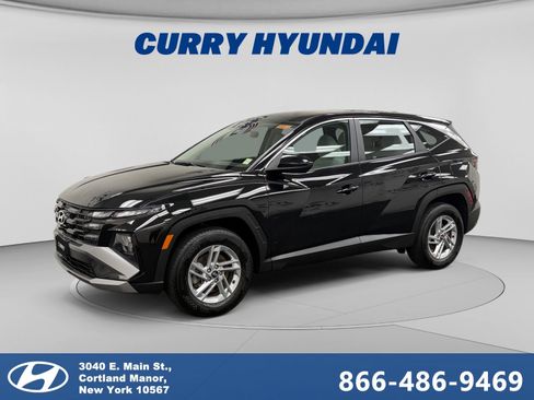 Used 2025 Hyundai Tucson SE AWD/4WD image 1