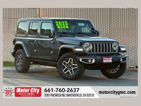 Used 2025 Jeep Wrangler Sahara image 1