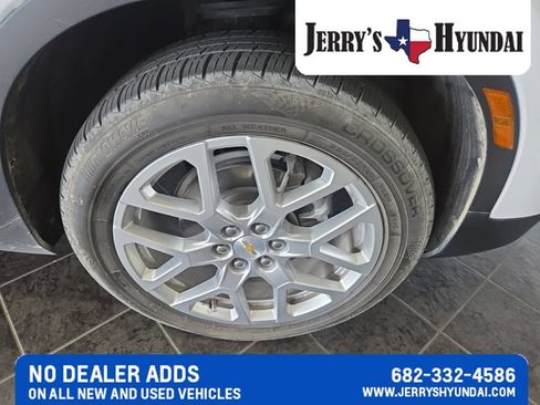 Used 2025 Chevrolet Blazer LT w/ LPO, Black Grille Bar Package FWD image 4