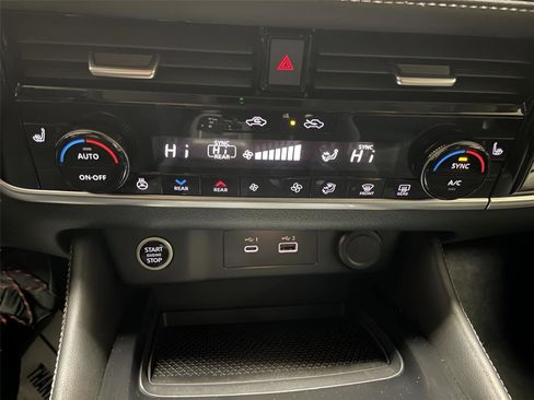 Used 2022 Nissan Rogue SL w/ SL Premium Package image 30