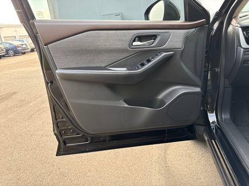 Used 2022 Nissan Rogue SV AWD/4WD image 15