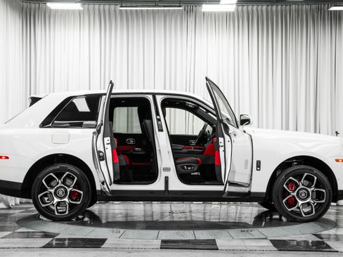 Used 2023 Rolls-Royce Cullinan Black Badge w/ Dark Exterior Package image 48