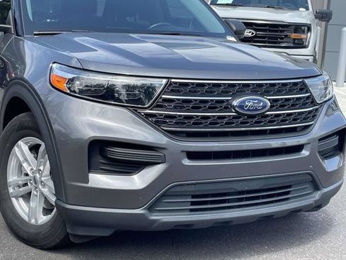 Used 2022 Ford Explorer XLT RWD image 2