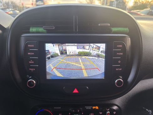 Used 2020 Kia Soul LX FWD image 25