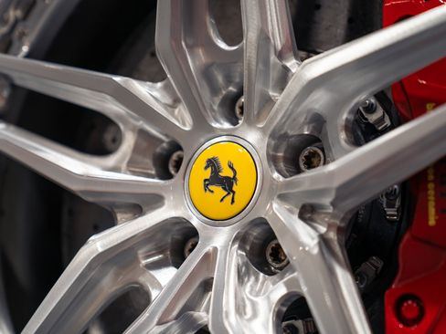 Used 2018 Ferrari 812 Superfast RWD image 17