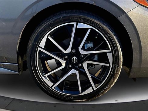 Used 2025 Nissan Sentra SR w/ SR Premium Package image 33