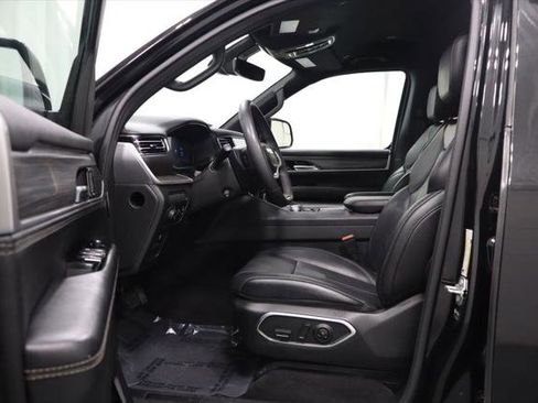 Certified 2024 Jeep Wagoneer L Series II w/ Flexible Seating Group AWD/4WD image 13