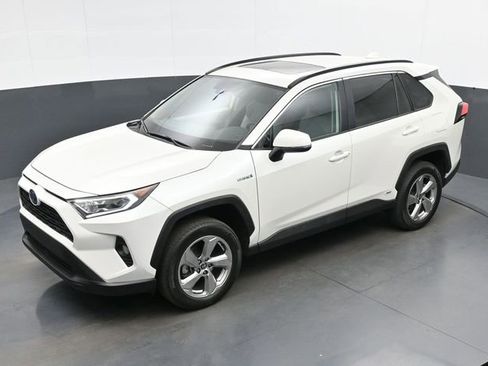 Used 2021 Toyota RAV4 XLE Premium AWD/4WD image 24