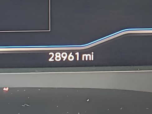 Used 2022 Volkswagen Atlas Cross Sport SE w/ Panoramic Sunroof Package image 32