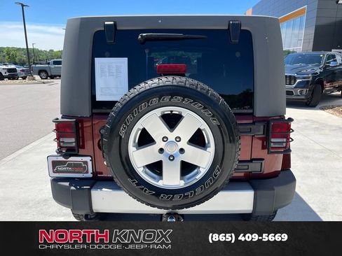 Used 2010 Jeep Wrangler Unlimited Sahara w/ Dual Top Group AWD/4WD image 17