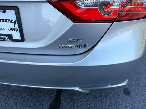 Used 2018 Toyota Camry SE w/ Audio Package FWD image 14