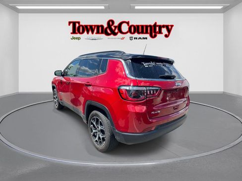 Certified 2025 Jeep Compass Limited AWD/4WD image 8