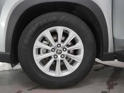 Used 2025 Toyota Grand Highlander AWD image 32