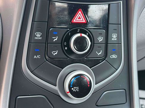 Used 2015 Hyundai Elantra SE w/ Option Group 02 FWD image 26
