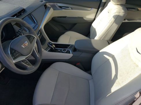 Used 2023 Cadillac XT5 Premium Luxury image 5