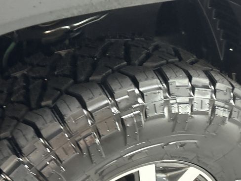 Used 2019 Toyota Tacoma TRD Off-Road w/ Technology Package AWD/4WD image 12